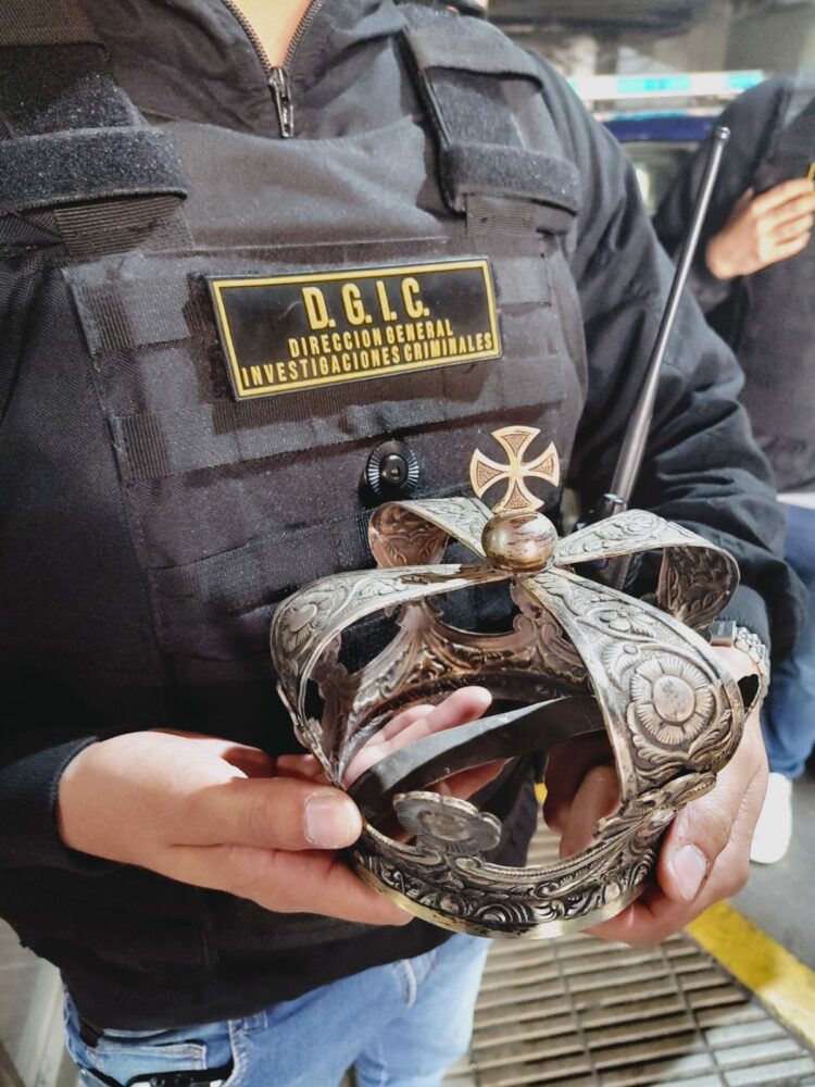 Un indigente y un coleccionista, detenidos por robarse una corona de la Catedral de Córdoba
