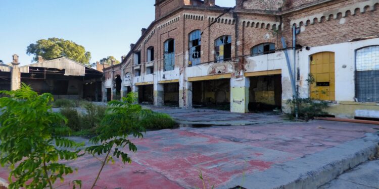De sombrío y abandonado a moderno: el antes y el después de la Cervecería de Alberdi