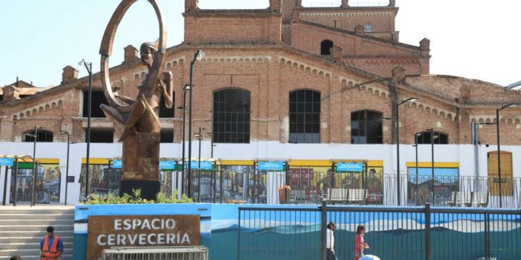 De sombrío y abandonado a moderno: el antes y el después de la Cervecería de Alberdi