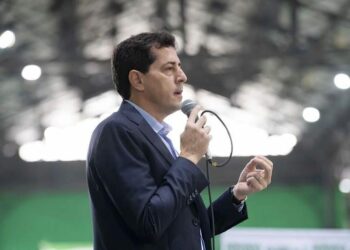 Repudian los comentarios discriminativos del periodista Levinas contra De Pedro