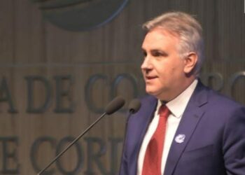 Llaryora habló de producción y modernización ante empresarios en la Bolsa de Comercio