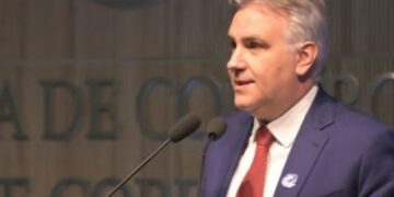 Llaryora habló de producción y modernización ante empresarios en la Bolsa de Comercio