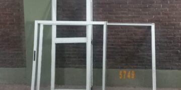 Detienen a dos hombres mientras se robaban las ventanas del Municipio de Villa Dolores