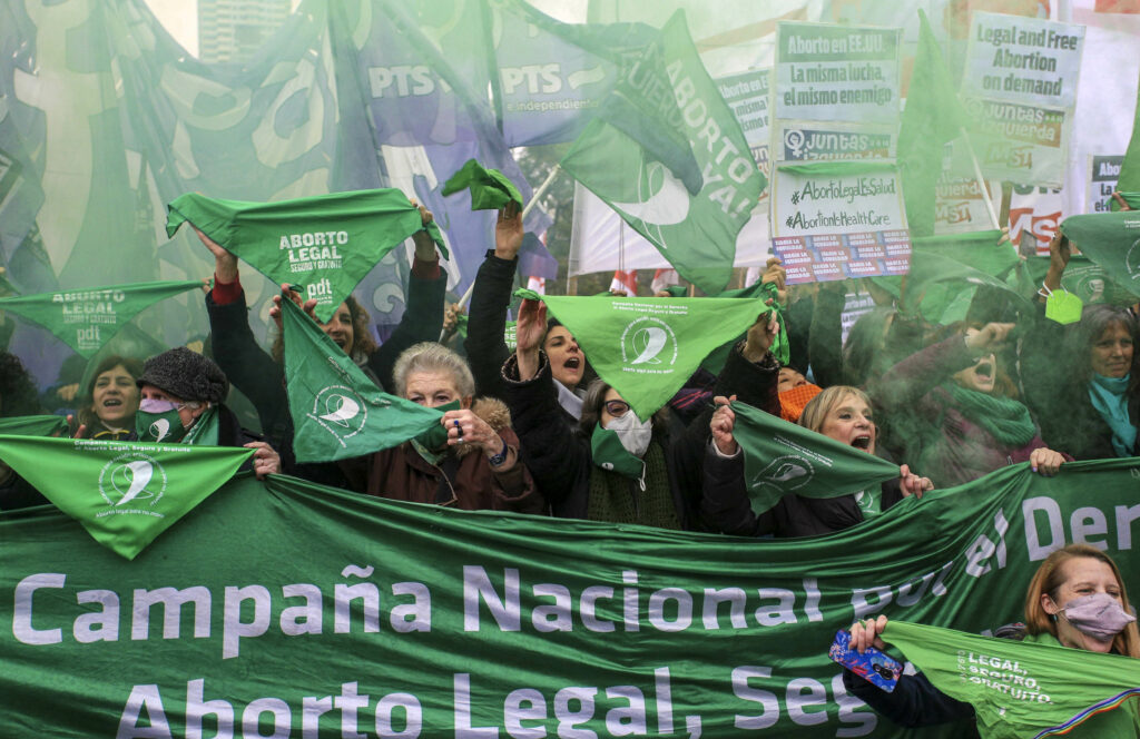 LLA presentó un proyecto de ley para derogar el aborto legal