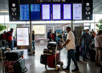 Novedosa política de Francia contra el cambio climático en los vuelos internos