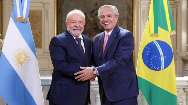 Cómo será el acuerdo con Brasil que excluye al dólar del comercio bilateral