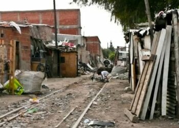 Más de un millón de personas vive en condiciones de hacinamiento crítico