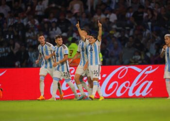 Argentina goleó a Guatemala y selló el pase a octavos de final
