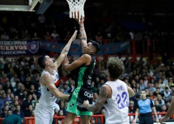 Atenas luchó, ganó y forzó el quinto partido