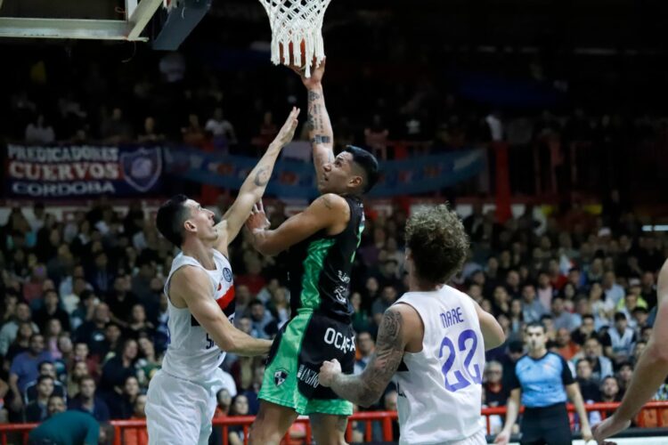 Atenas luchó, ganó y forzó el quinto partido