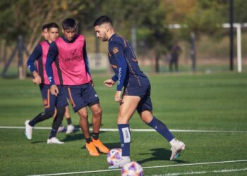 Talleres piensa en el líder