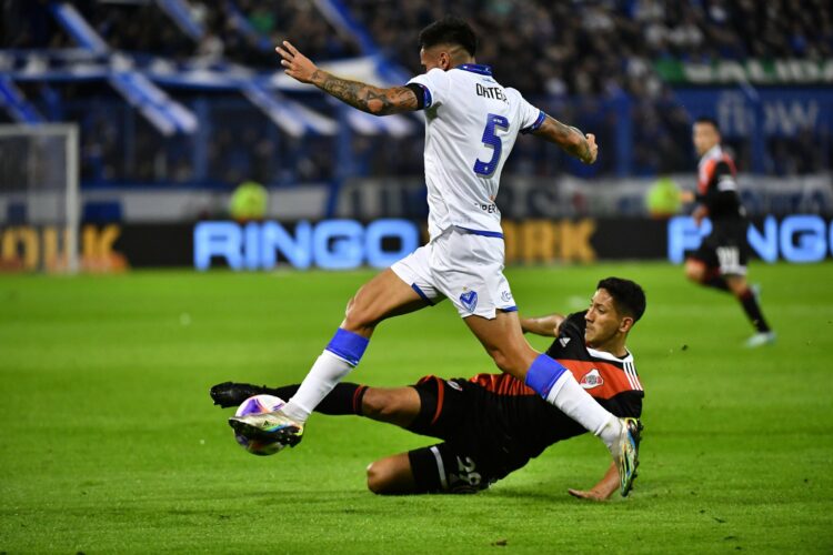 River igualó ante Vélez en Liniers y estiró su ventaja a seis puntos