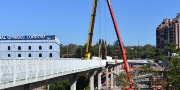 Se terminó de colocar el último tramo de la ciclovía en altura
