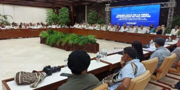 Colombia y el ELN dialogan por un cese al fuego