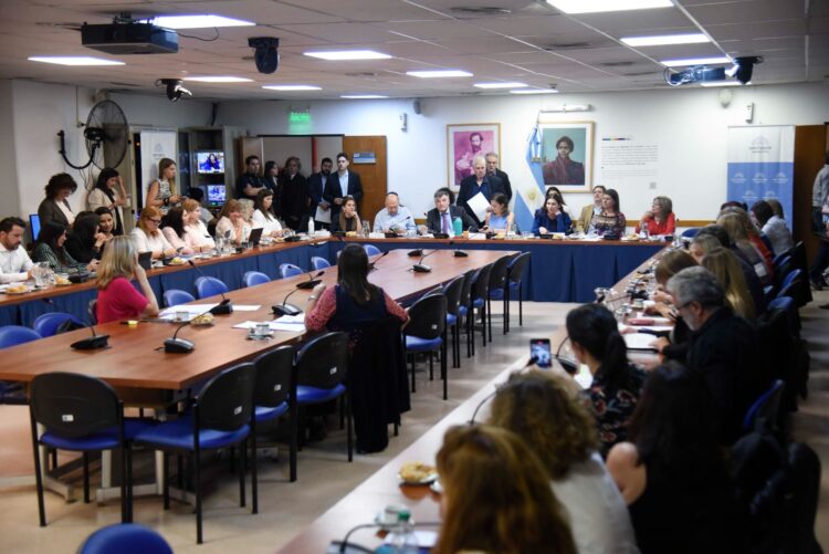 Comisiones de Diputados iniciaron el debate de proyectos sobre licencias parentales