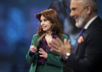 CFK reiteró que no será candidata y remarcó: «Estoy en libertad condicional»