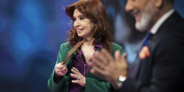 CFK reiteró que no será candidata y remarcó: «Estoy en libertad condicional»