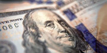 Más cepo cambiario: habrá que esperar 15 días para operar con dólares si se adquieren vía Bolsa o CCL