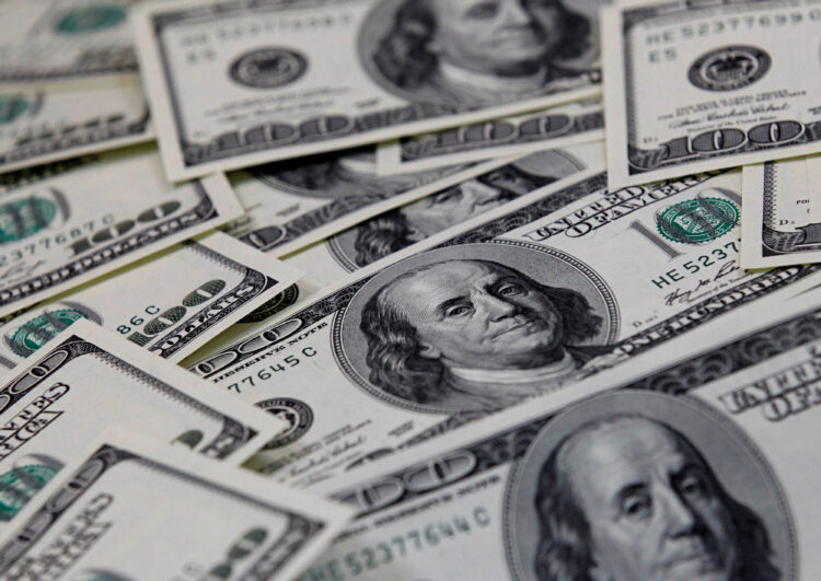 Los billetes de 100 dólares dejarán de circular también en Argentina.
