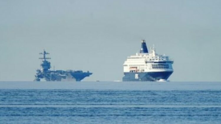 El buque de guerra más grande del mundo arribó en Noruega y aumentó la tensión en Rusia