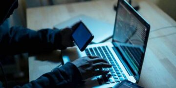 Once detenidos por estafas con perfiles y webs falsas de Aerolíneas Argentinas