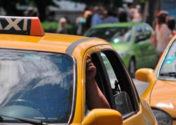 Un conductor fue apuñalado por un taxista con un objeto punzante: las dos versiones del hecho