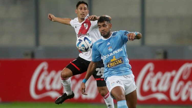 River sacó un punto ante Sporting Cristal y complicó su clasificación