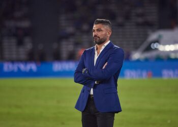 «Merecíamos llevarnos los tres puntos», expresó Gandolfi tras el empate con Belgrano