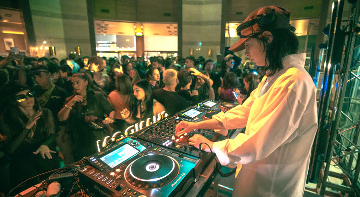 DJs de electrónica hicieron vibrar el Hotel Quinto Centenario en un evento sin precedentes