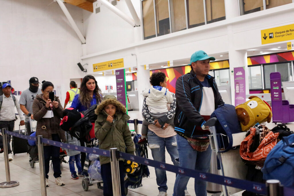 El gobierno británico anunció restricciones a las visas de estudiantes para reducir la inmigración