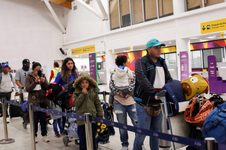 El gobierno británico anunció restricciones a las visas de estudiantes para reducir la inmigración