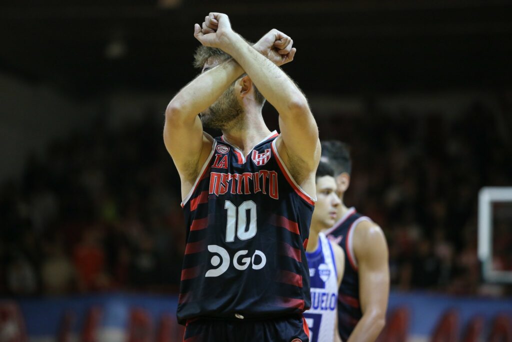 Instituto quedó a un triunfo de las semifinales de la Liga Nacional de Básquetbol