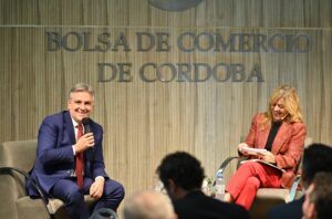 Llaryora propone el uso de armas no letales para combatir la inseguridad Llaryora propone el uso de armas no letales para combatir la inseguridad
