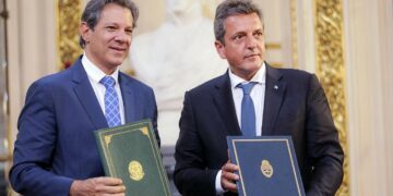 El Gobierno busca replantear su programa con el FMI y recibe el respaldo de Brasil