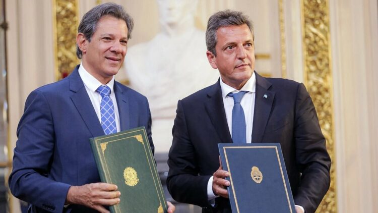 El Gobierno busca replantear su programa con el FMI y recibe el respaldo de Brasil