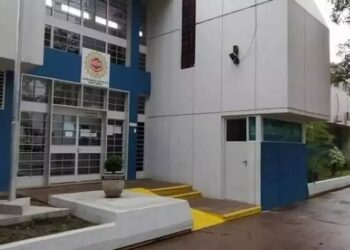 Le dispararon 12 veces y una mujer le robó la billetera