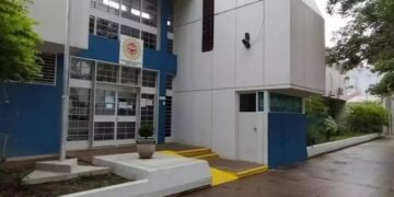 Le dispararon 12 veces y una mujer le robó la billetera