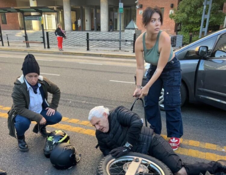 Wanda Nara asistió a un motoquero en un accidente cuando iba a grabar Masterchef