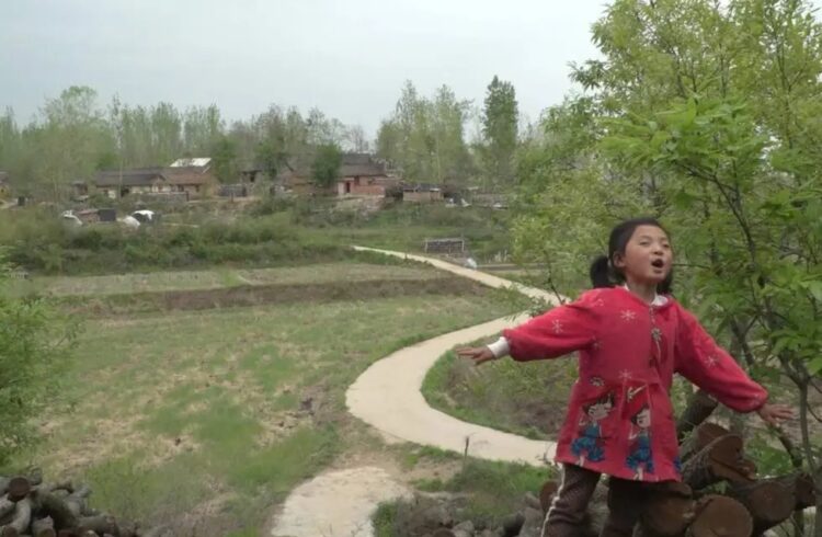 “Self-Portrait: Fairy Tale in 47 Km” , de Zhang Mengqi, resultó la ganadora.