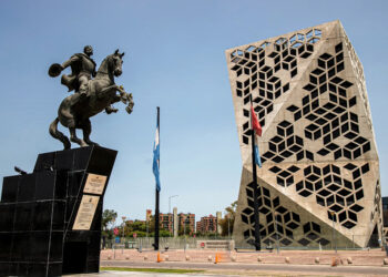 Inicia el pago de haberes a los empleados del sector público