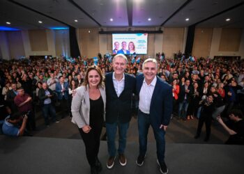 Llaryora: “Vamos a buscar a dirigentes de otros sectores”