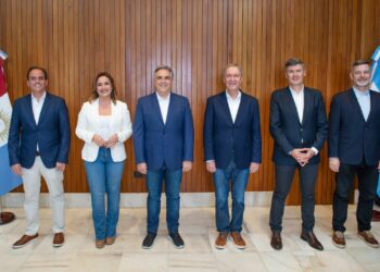 Con radicales y macristas, el oficialismo amplió su lista