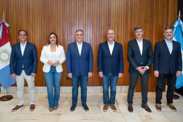 Llamosas, Prunotto, Llaryora, el gobernador Schiaretti, Passerini y Pretto.