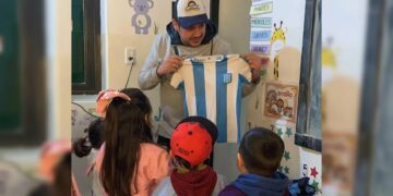 Hinchas de Racing iniciaron una rifa para apoyar a un jardín de infantes en Córdoba