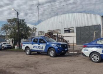 Se hicieron pasar por policías y robaron un monto millonario