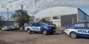 Se hicieron pasar por policías y robaron un monto millonario