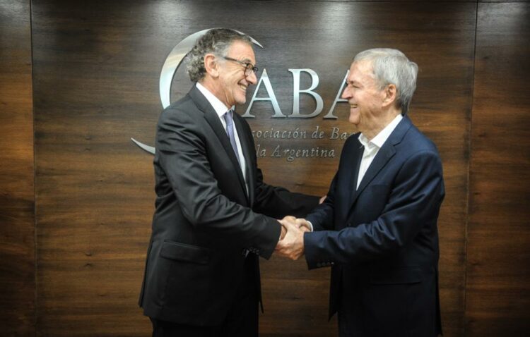 El gobernador Juan Schiaretti junto a Claudio Cesario, presidente de ABA.
