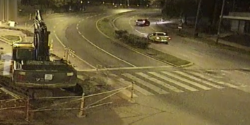 Así fue el dramático momento en el que un conductor perdió el control y chocó en la subida del Cerro