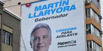 A casi un mes de las elecciones, las calles de Córdoba se colman de carteles de campaña