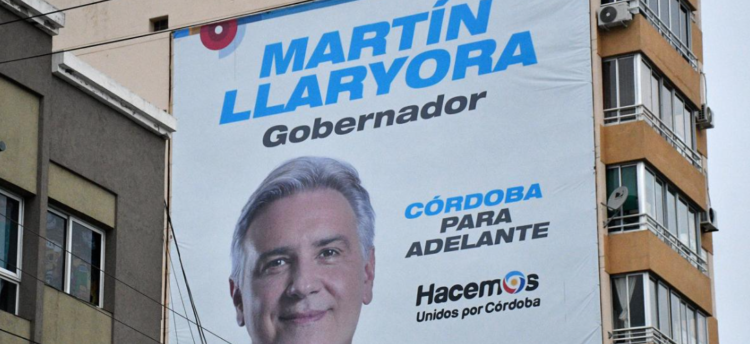 A casi un mes de las elecciones, las calles de Córdoba se colman de carteles de campaña